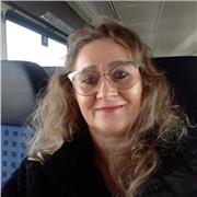 Sou brasileira formada em pedagogia, historia e educação especial com especialização em psicopedagogia.Idioma português do Brasil